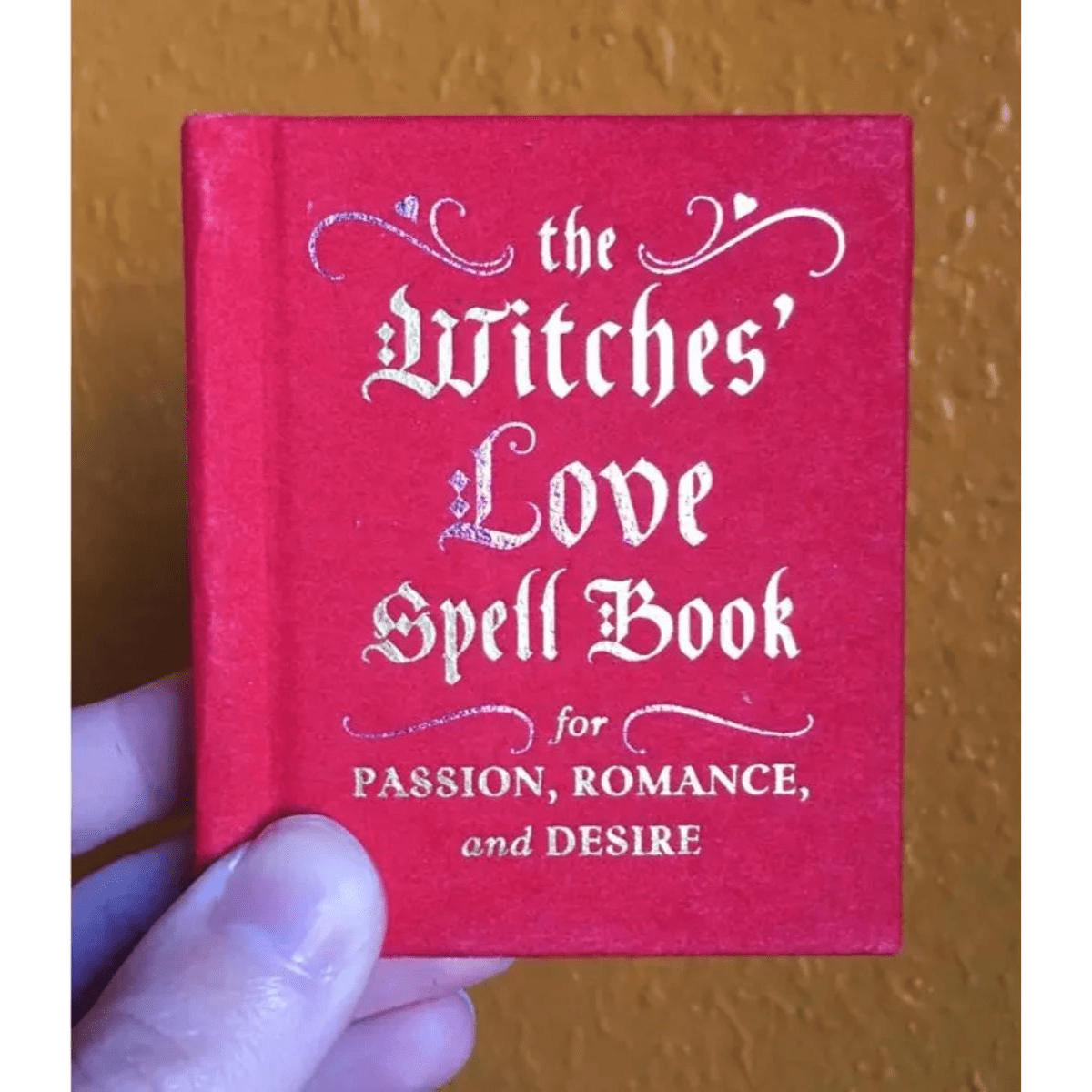 Witches&#39; Love Spell Book for Passion, Romance, &amp; Desire--Magic Hour