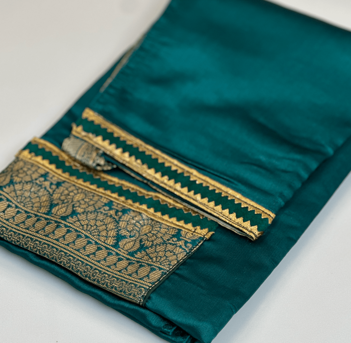 Cool &amp; Casual Handmade Sari Aprons-Peacock Green with Gold Trim 